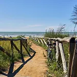 Beachfront Flat With View 아파트