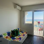 아파트 Beachfront Flat With View *