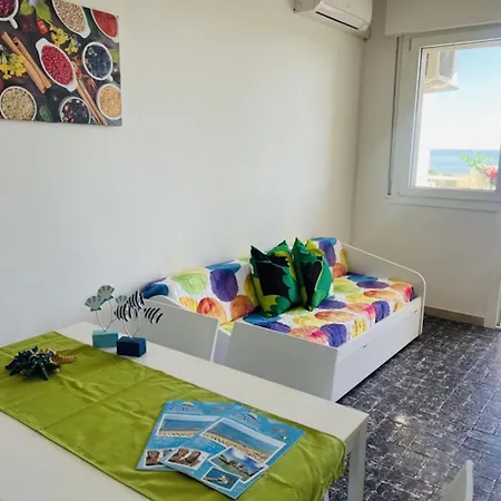 Beachfront Flat With View Бібіоне