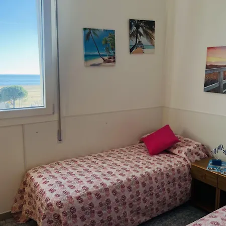 Beachfront Flat With View Lägenhet